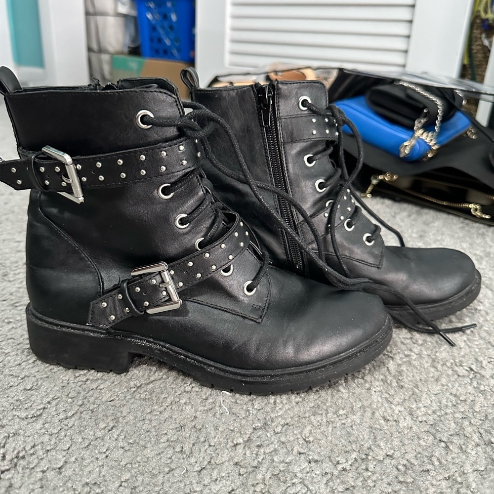 Lily loves size 6 black boots